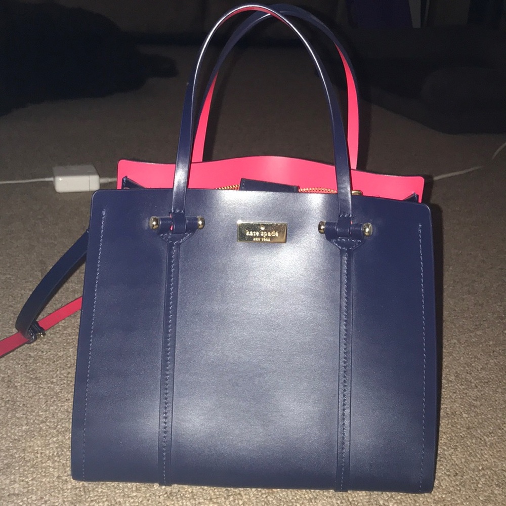 BARELY USED KATE SPADE PURSE